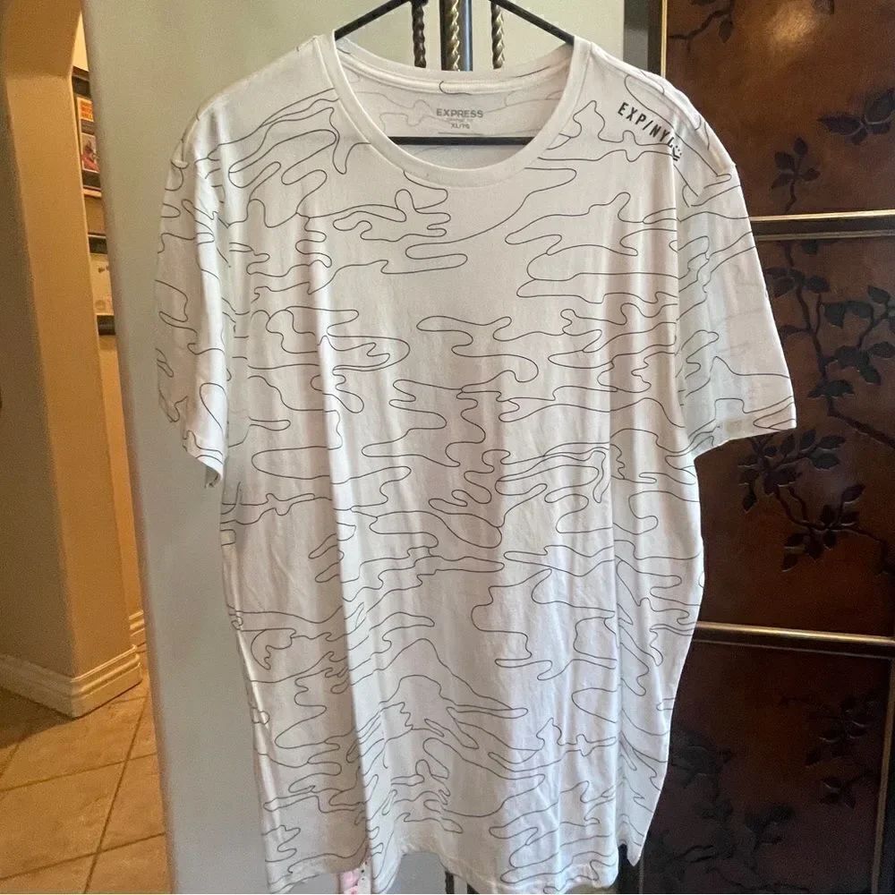 Express TShirt White with Squiggle Line Art!